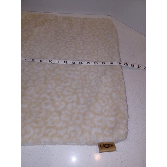 UGG Soft  Faux Fur Pillow Cover 20”x20” with zipper - Picture 6 of 6